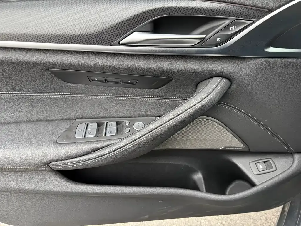 BMW 5 Series (Import) — фото 2