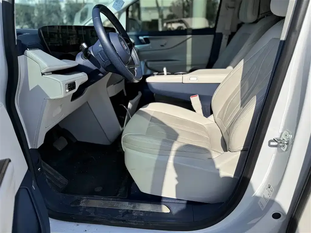 Buick GL8 Hybrid — фото 8