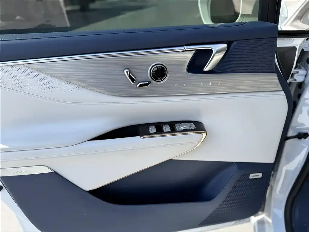 Buick GL8 Hybrid — фото 7