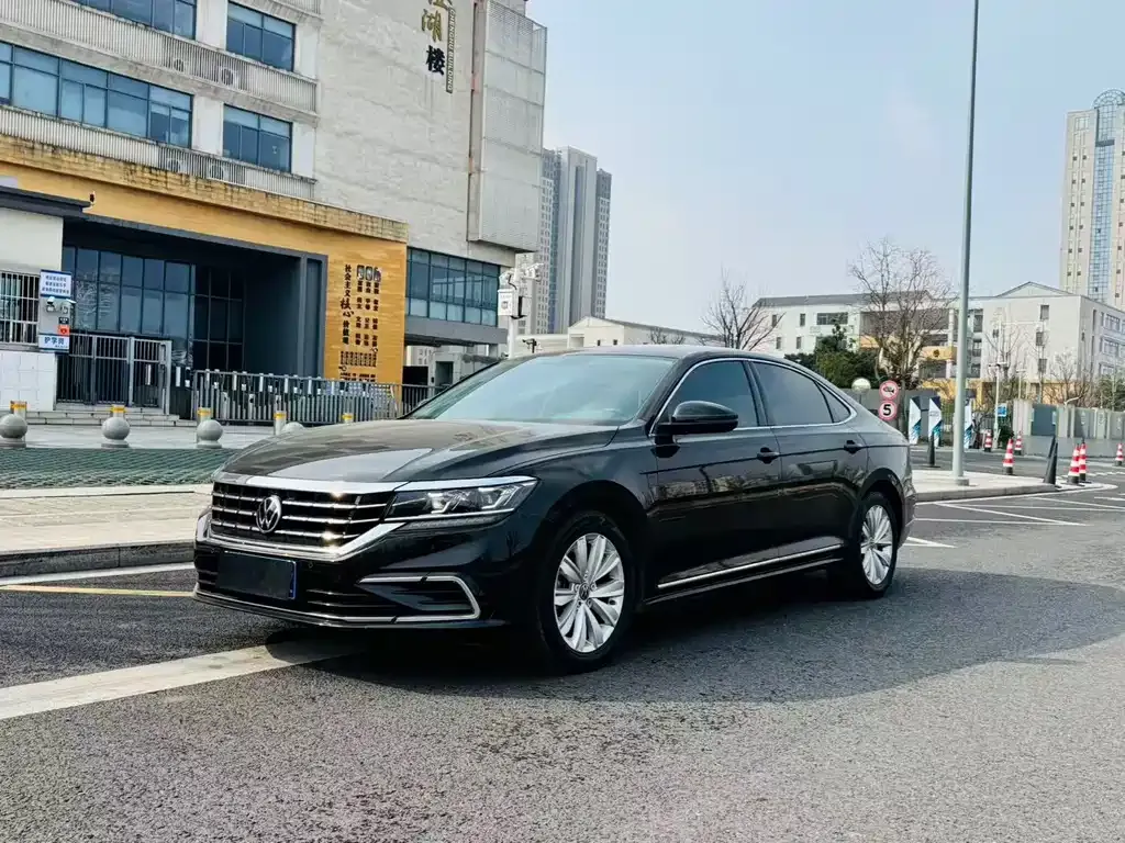 Volkswagen Passat — фото 1