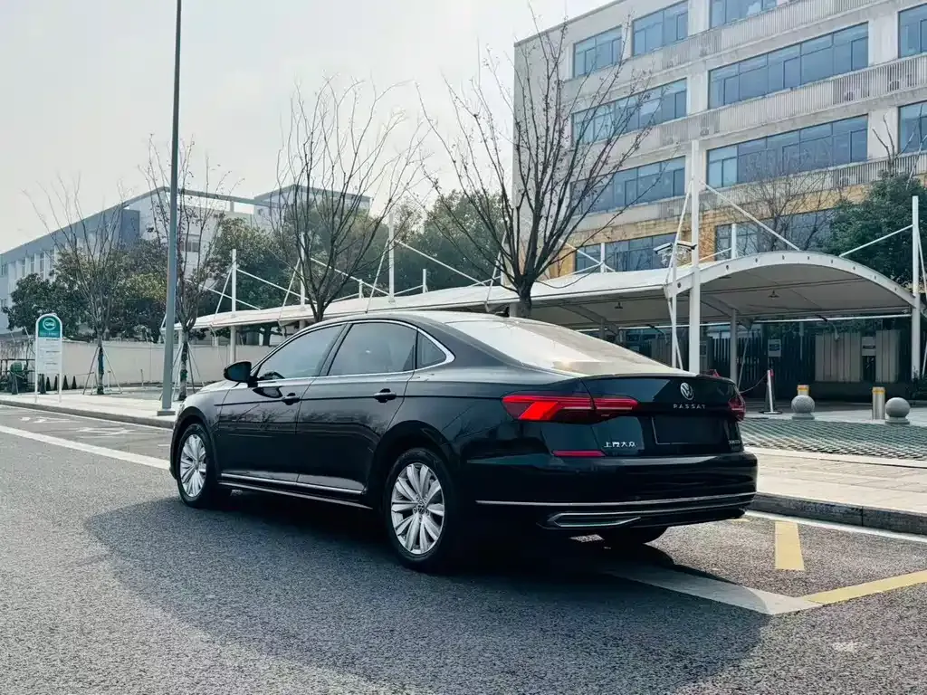 Volkswagen Passat — фото 9