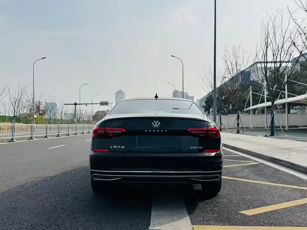 Volkswagen Passat — фото 8