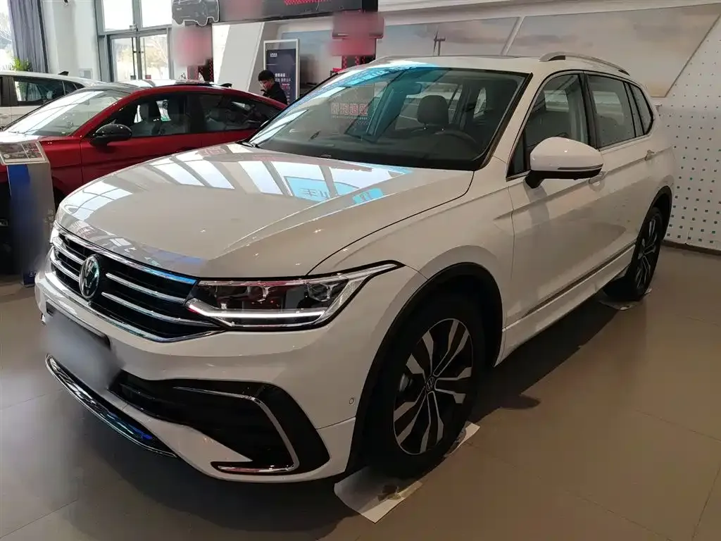 Volkswagen Tiguan L — фото 8