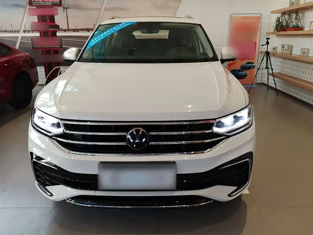 Volkswagen Tiguan L — фото 4