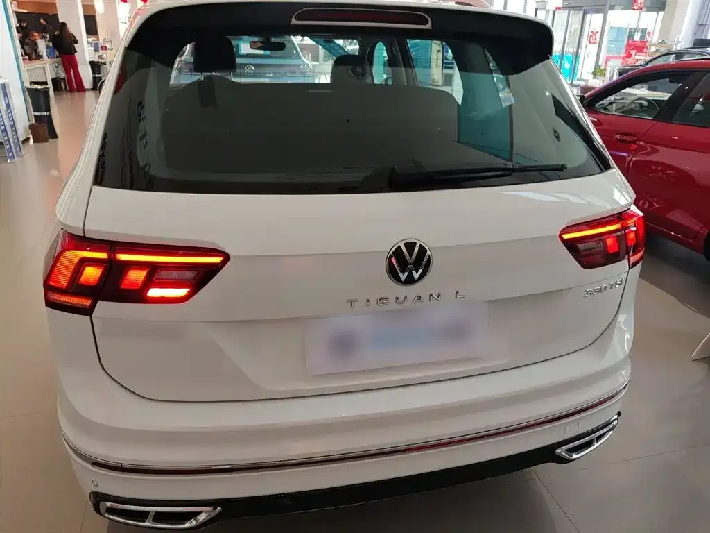 Volkswagen Tiguan L — фото 3