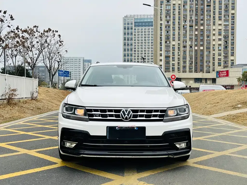 Volkswagen Tiguan L — фото 6