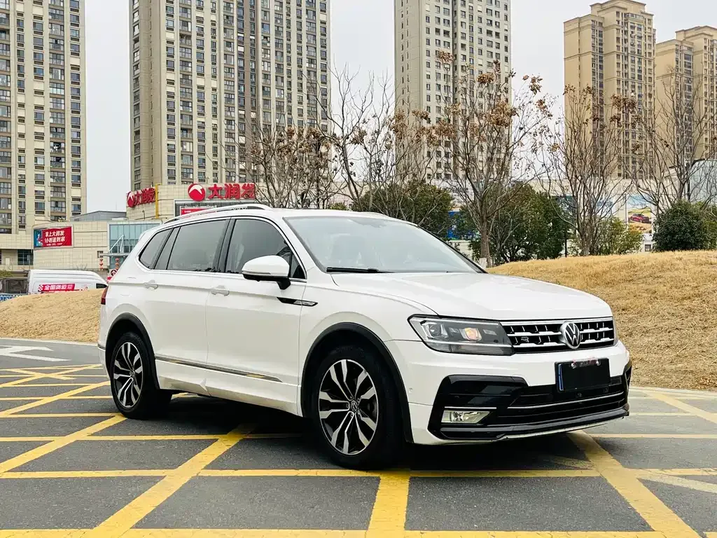 Volkswagen Tiguan L — фото 9