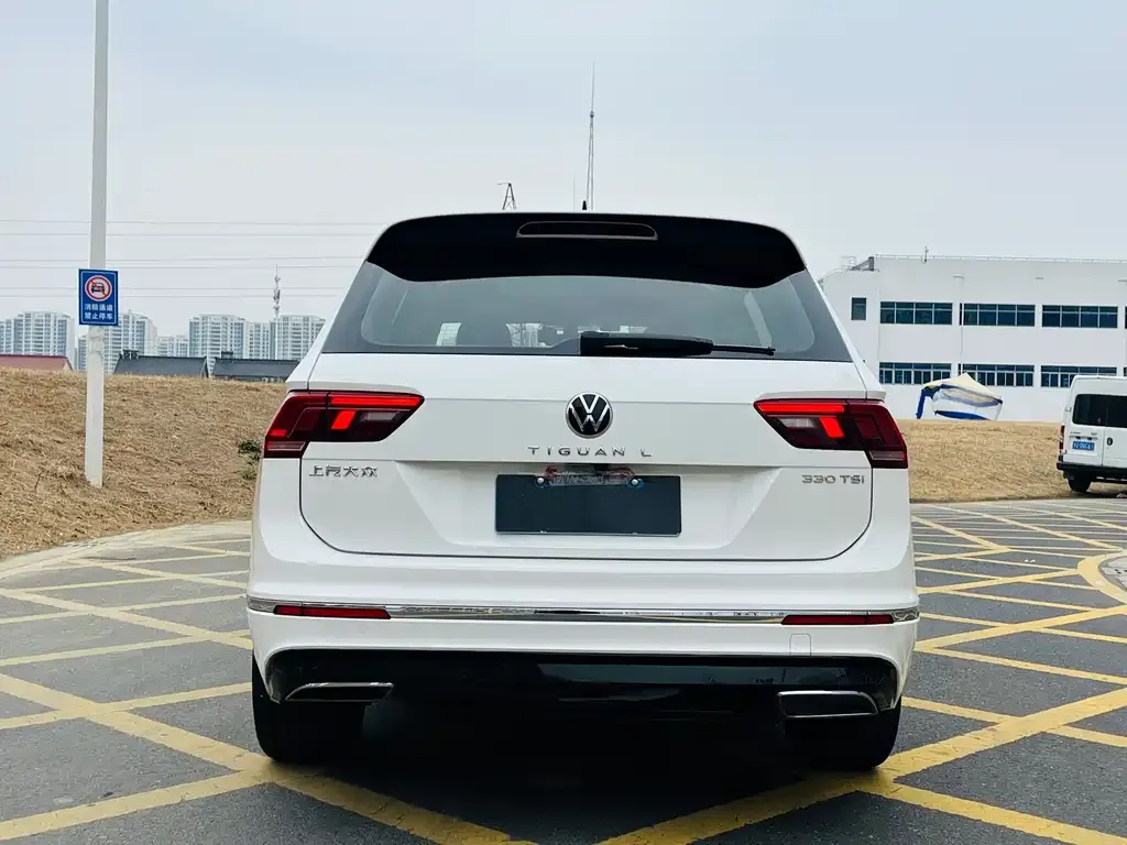 Volkswagen Tiguan L — фото 2