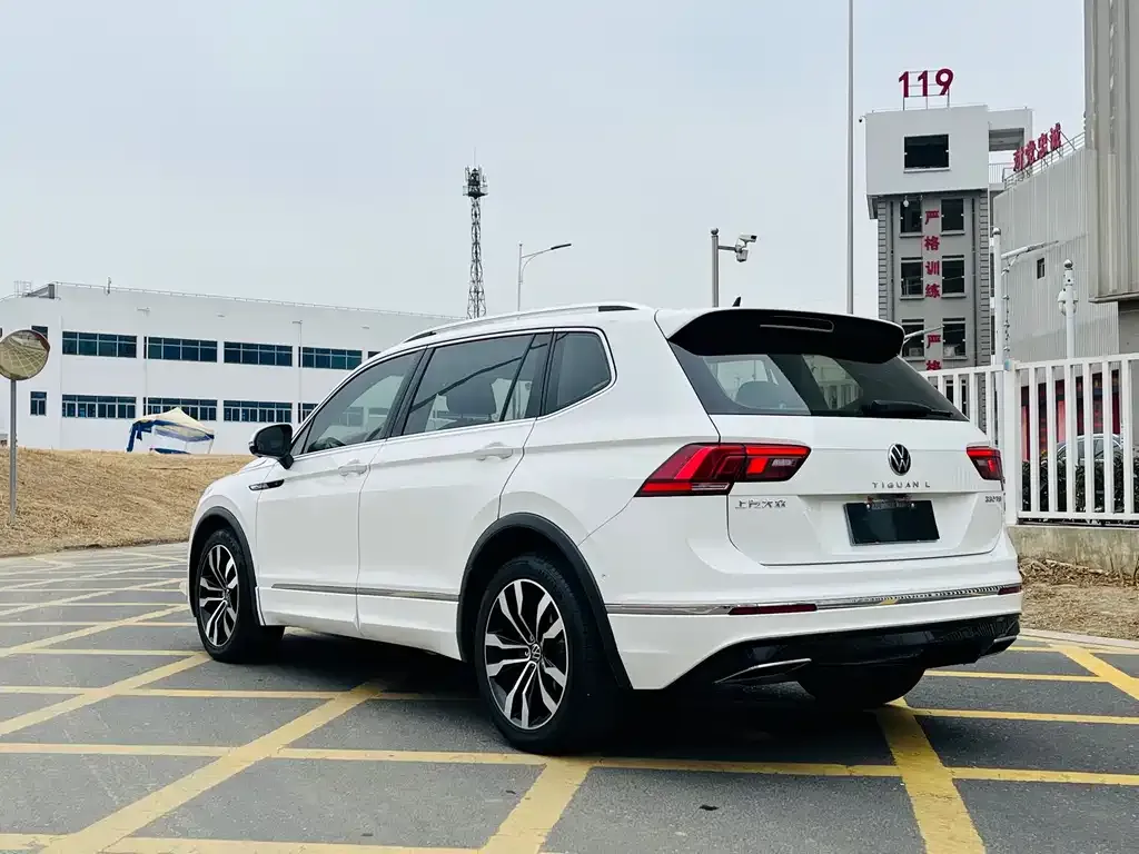 Volkswagen Tiguan L — фото 5