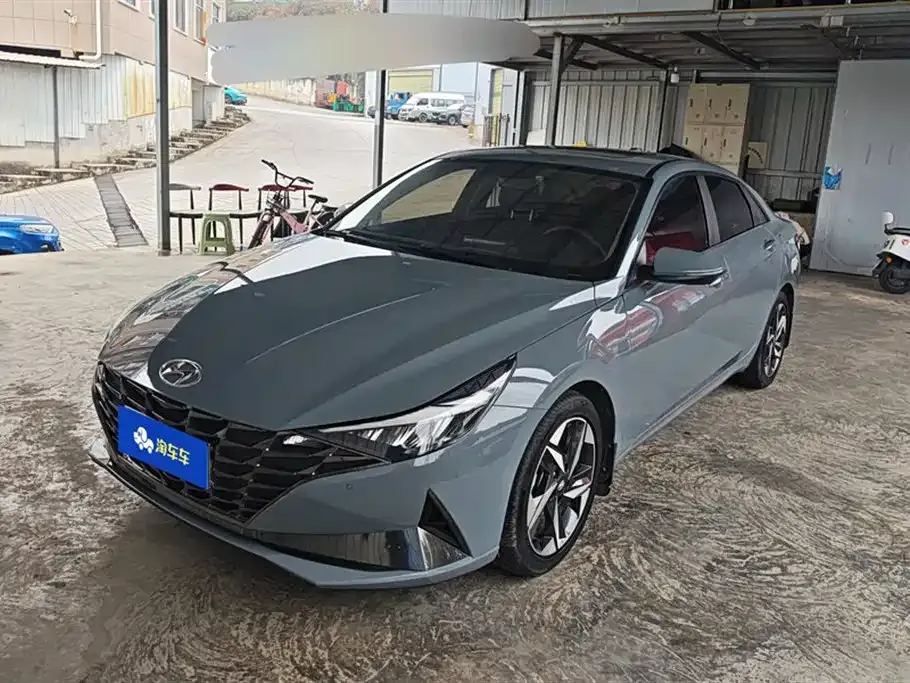 Hyundai Elantra — фото 1