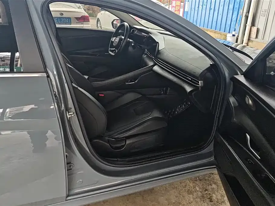 Hyundai Elantra — фото 2