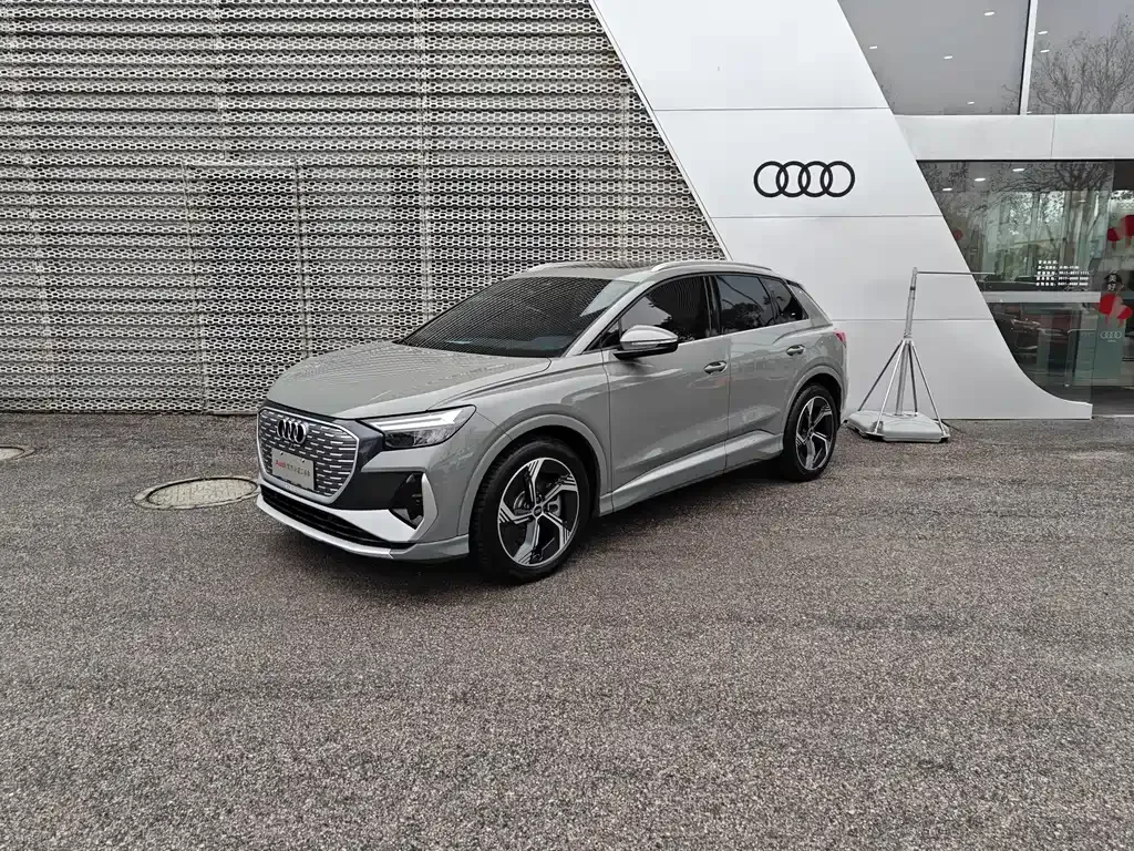 Audi Q4 e-tron — фото 1