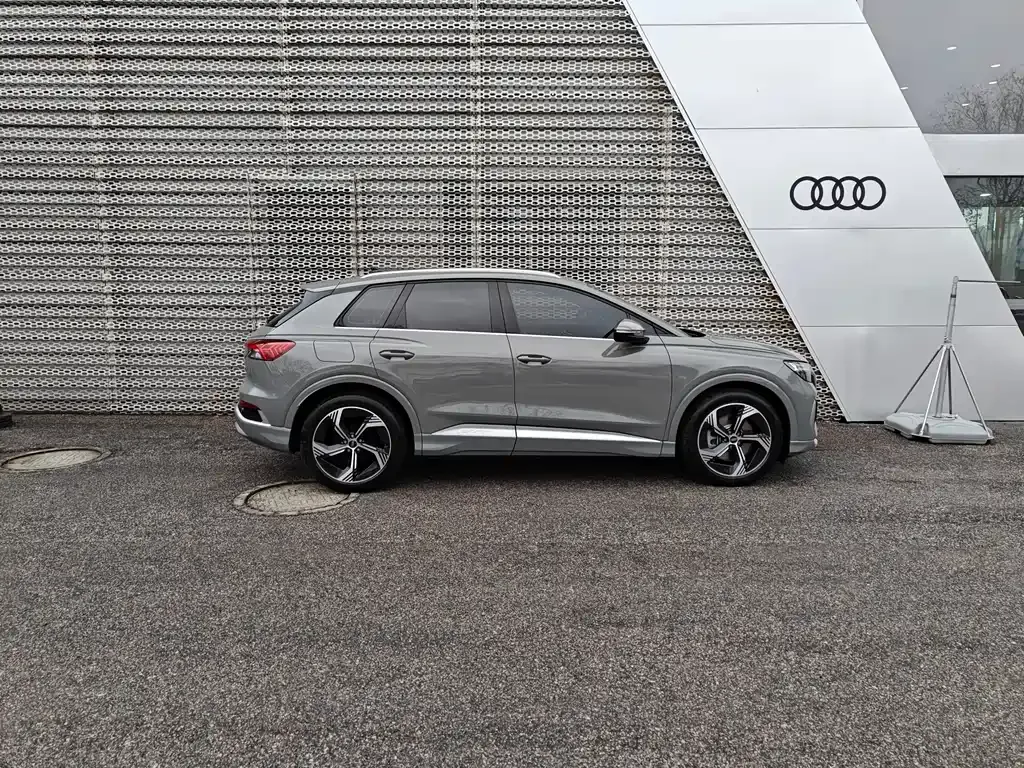 Audi Q4 e-tron — фото 10