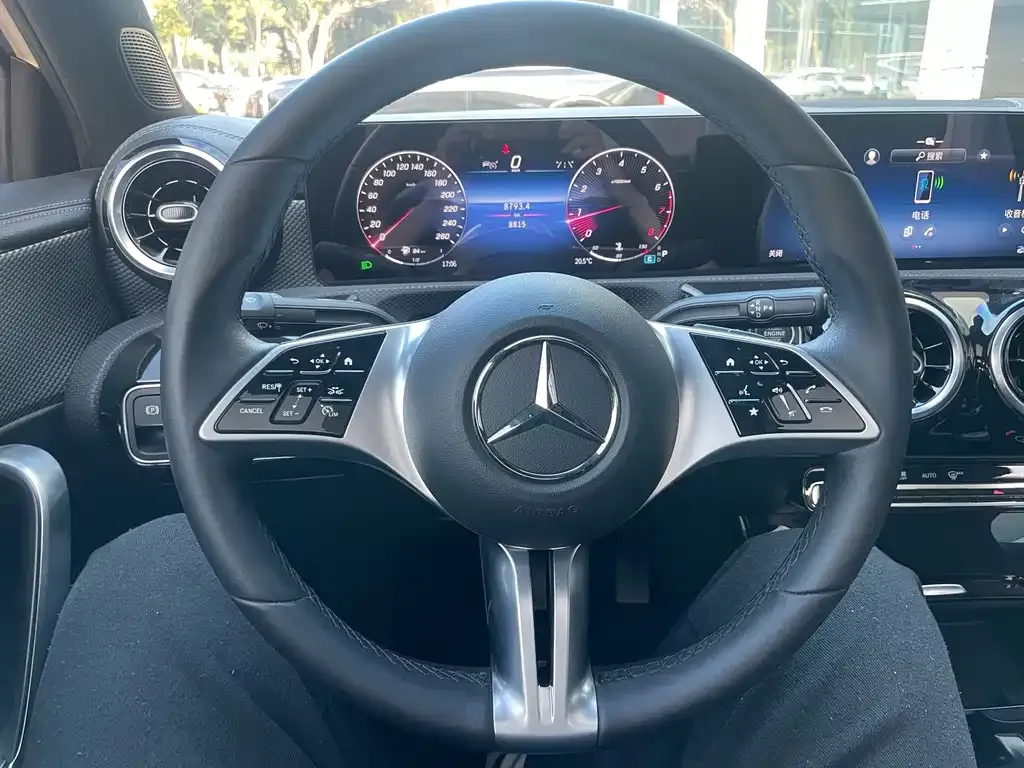Mercedes-Benz A-Class — фото 10