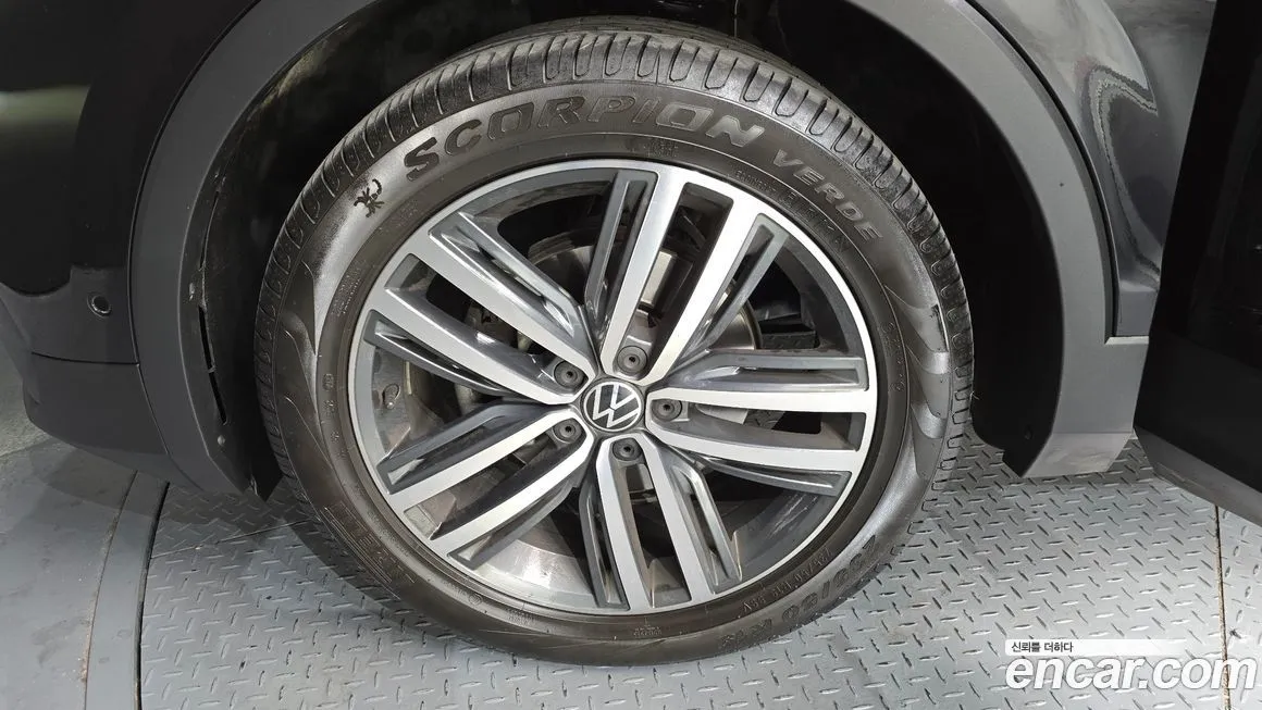 Volkswagen Tiguan — фото 10