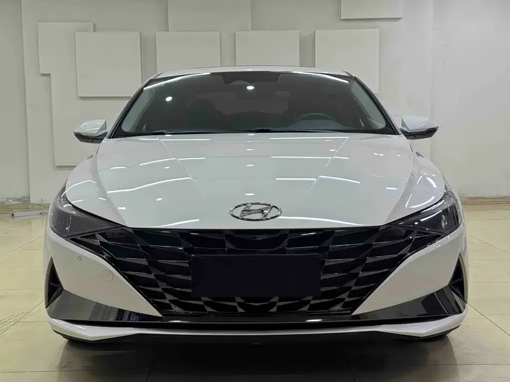 Hyundai Elantra — фото 3