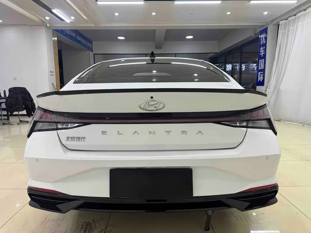 Hyundai Elantra — фото 10