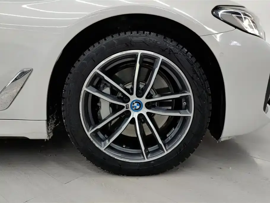 BMW 5 Series New Energy — фото 9