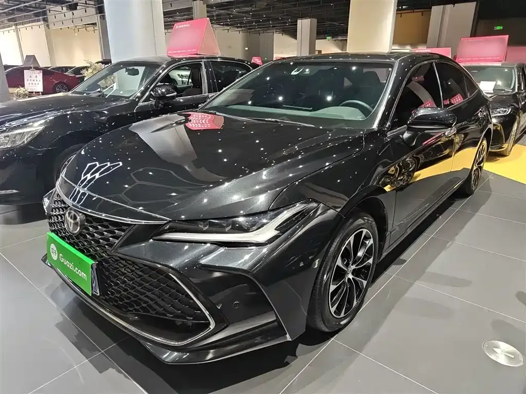 Toyota Avalon — фото 1