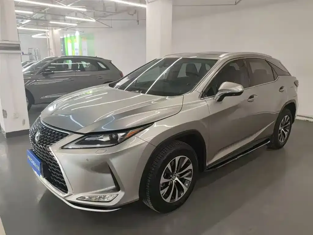 Lexus RX — фото 1