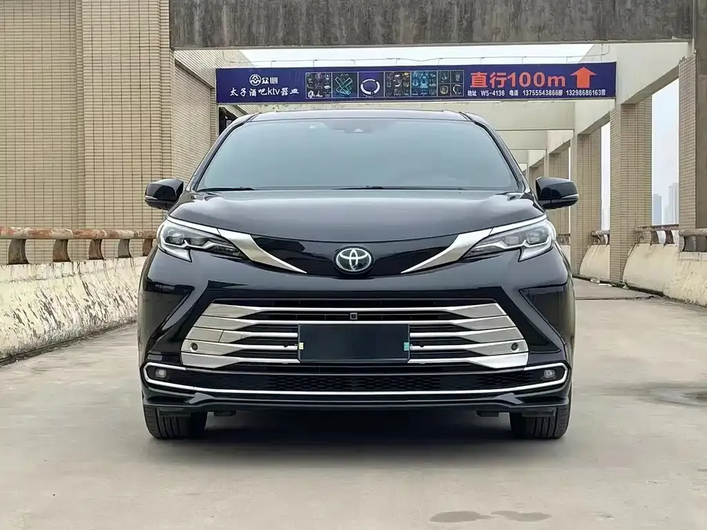 Toyota Sienna — фото 8