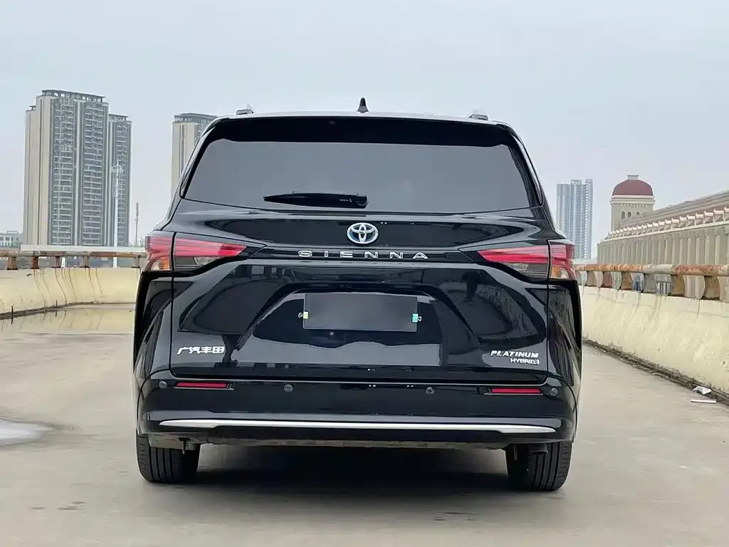 Toyota Sienna — фото 7