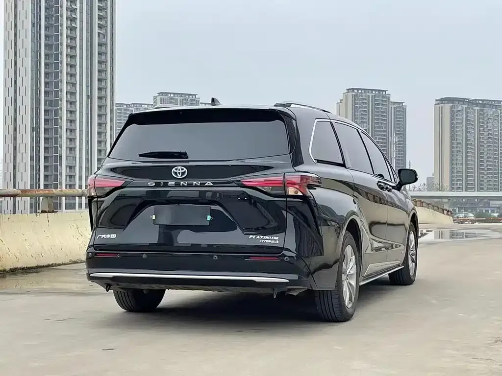 Toyota Sienna — фото 4