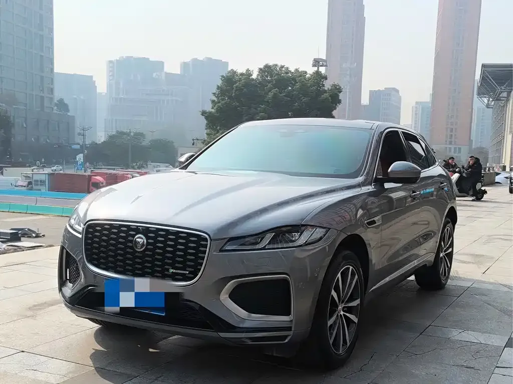 Jaguar F-PACE — фото 1