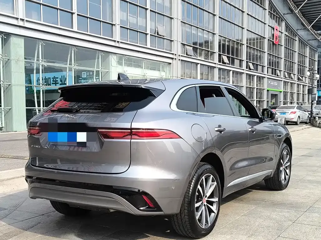 Jaguar F-PACE — фото 10