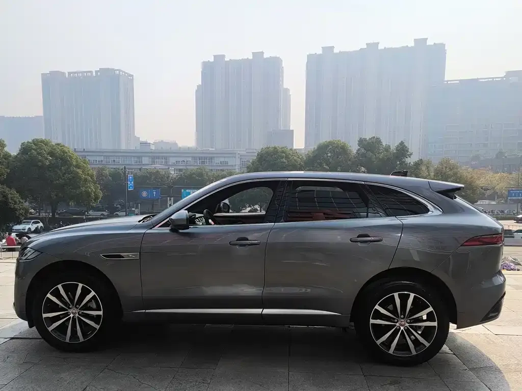 Jaguar F-PACE — фото 2