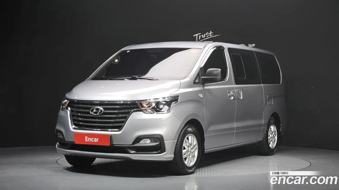 Hyundai Starex — фото 1