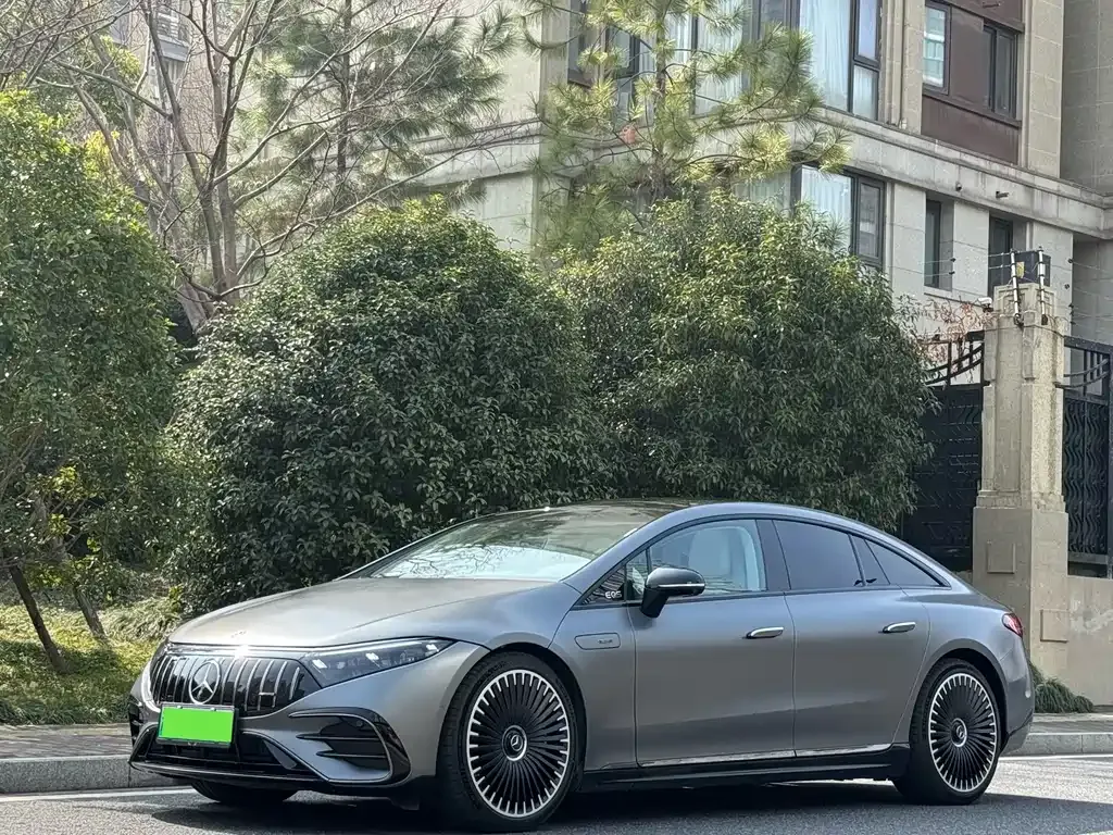 Mercedes-Benz EQS AMG — фото 1