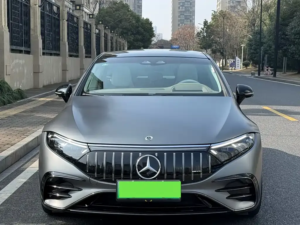 Mercedes-Benz EQS AMG — фото 5