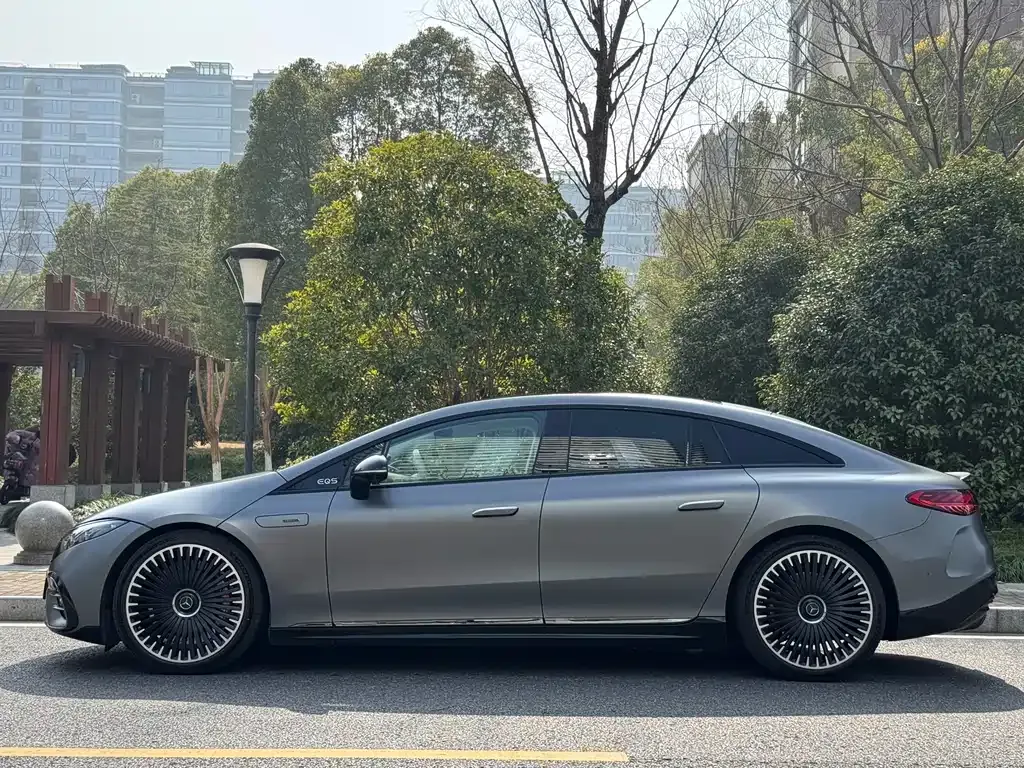 Mercedes-Benz EQS AMG — фото 9