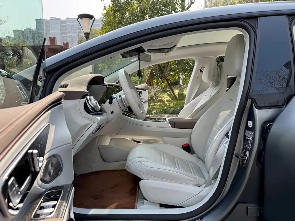 Mercedes-Benz EQS AMG — фото 7
