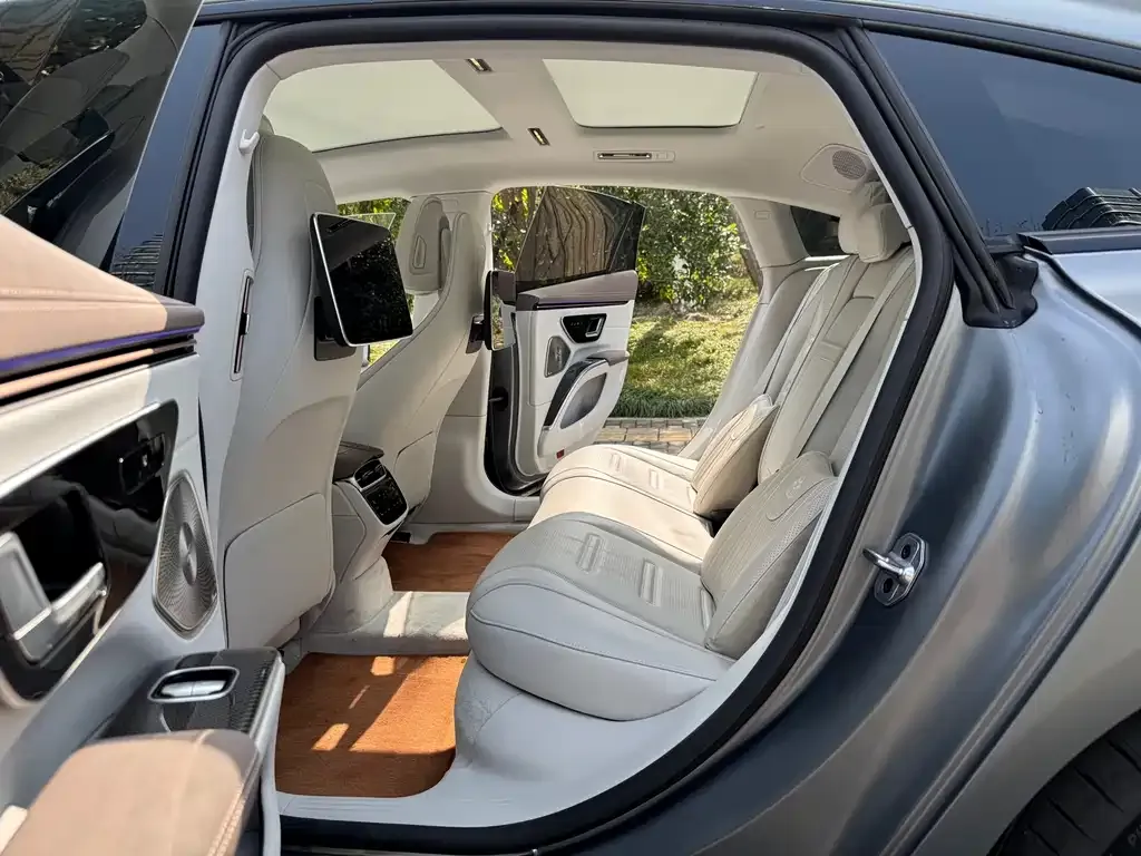 Mercedes-Benz EQS AMG — фото 8