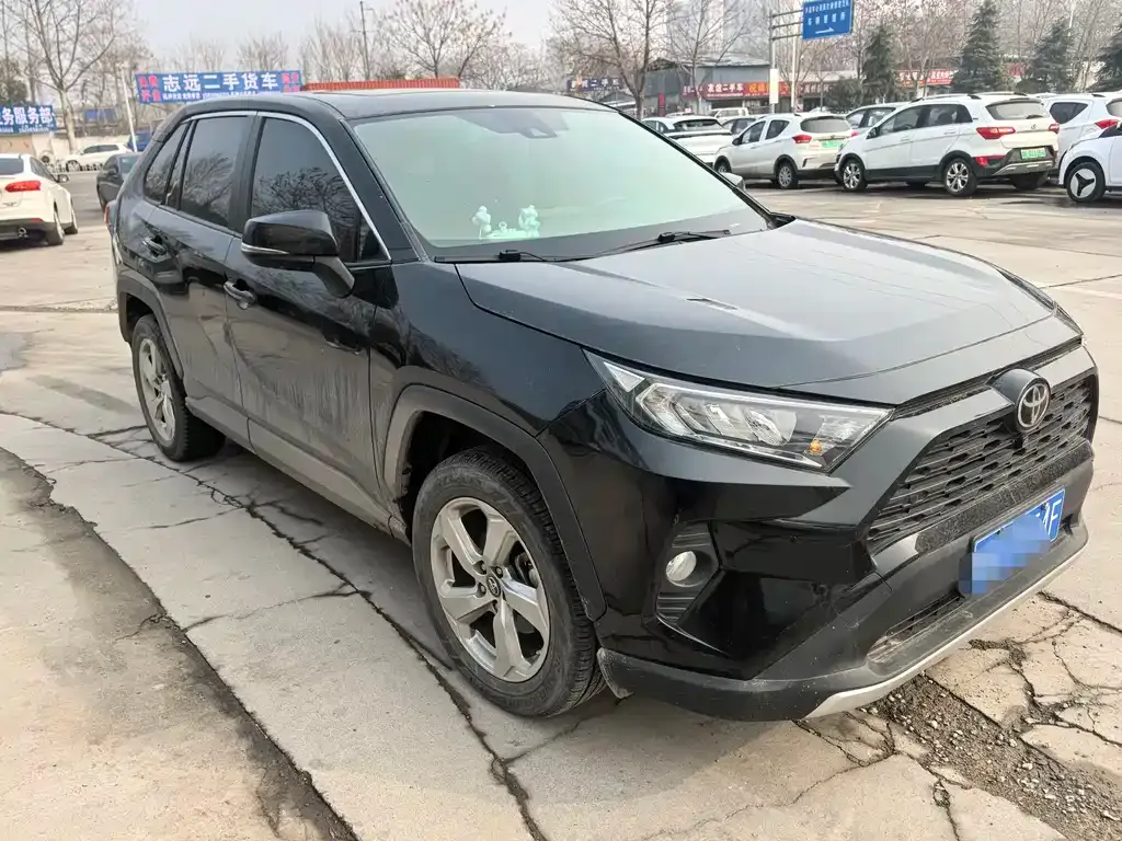 Toyota RAV4 — фото 2