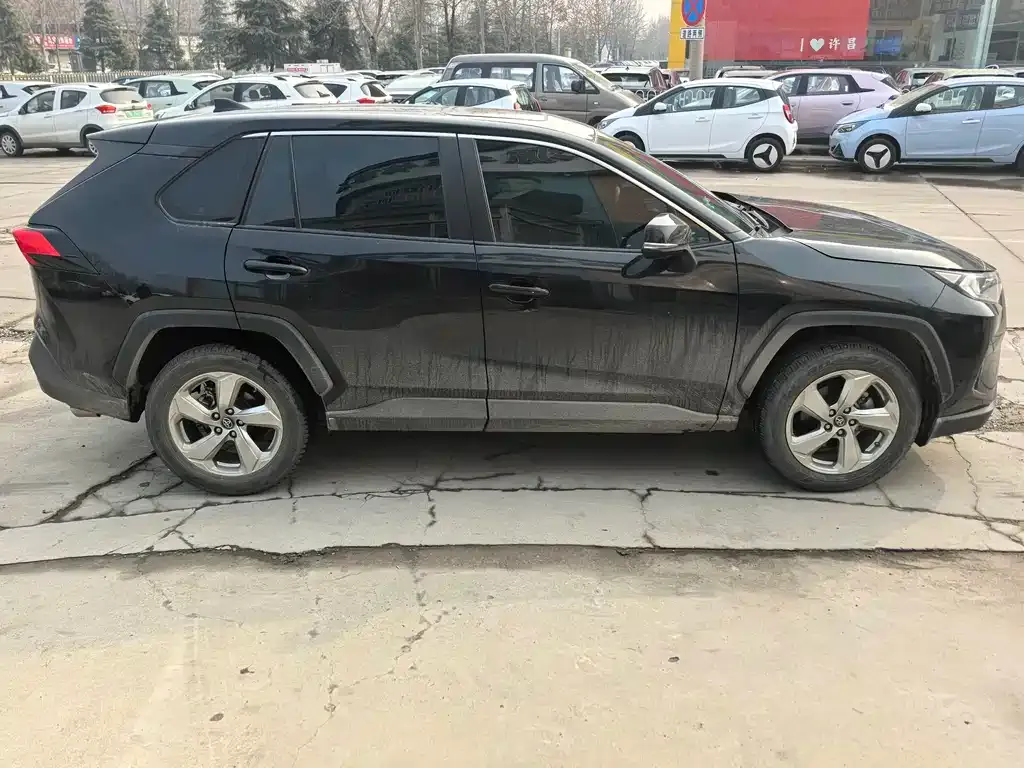 Toyota RAV4 — фото 4