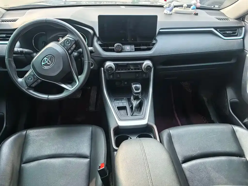 Toyota RAV4 — фото 8