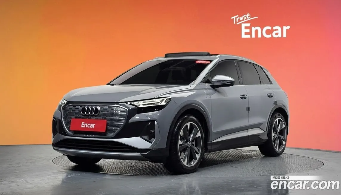 Audi Q4 e-tron — фото 1