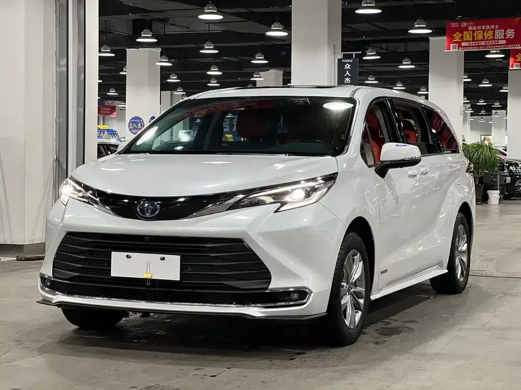 Toyota Sienna — фото 7