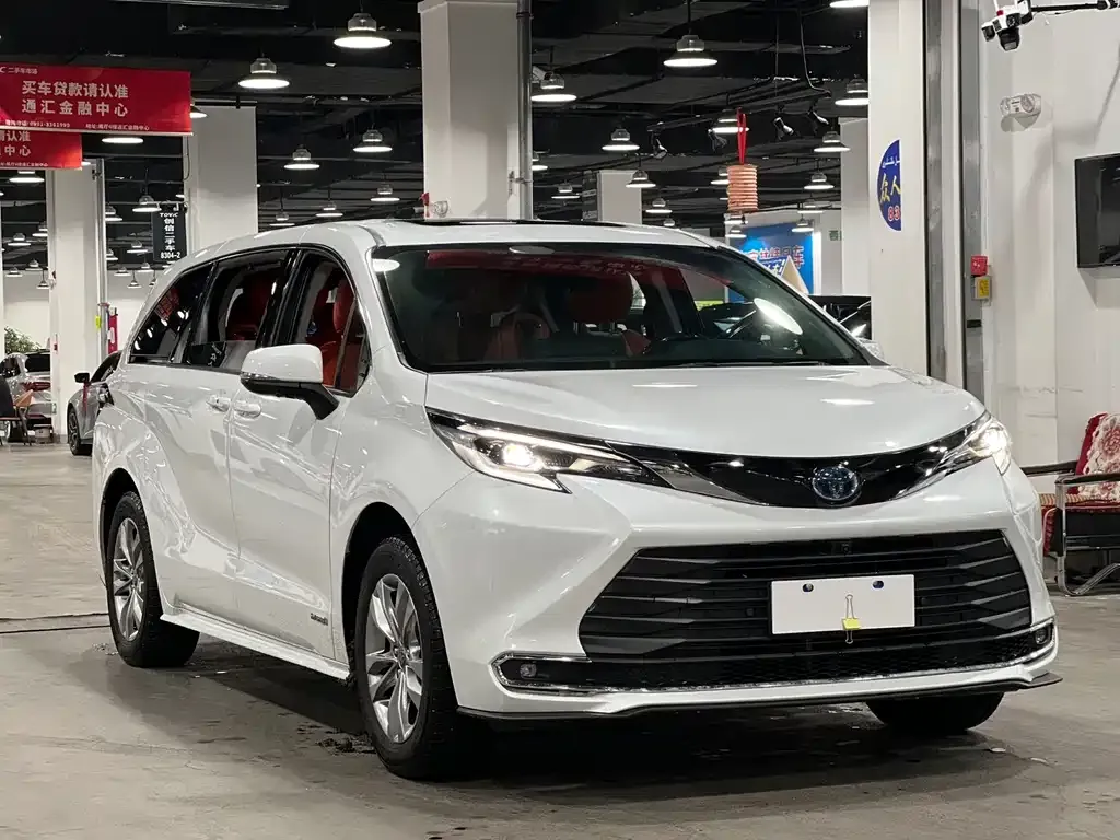 Toyota Sienna — фото 4