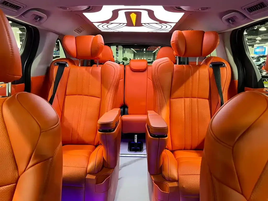 Toyota Sienna — фото 6