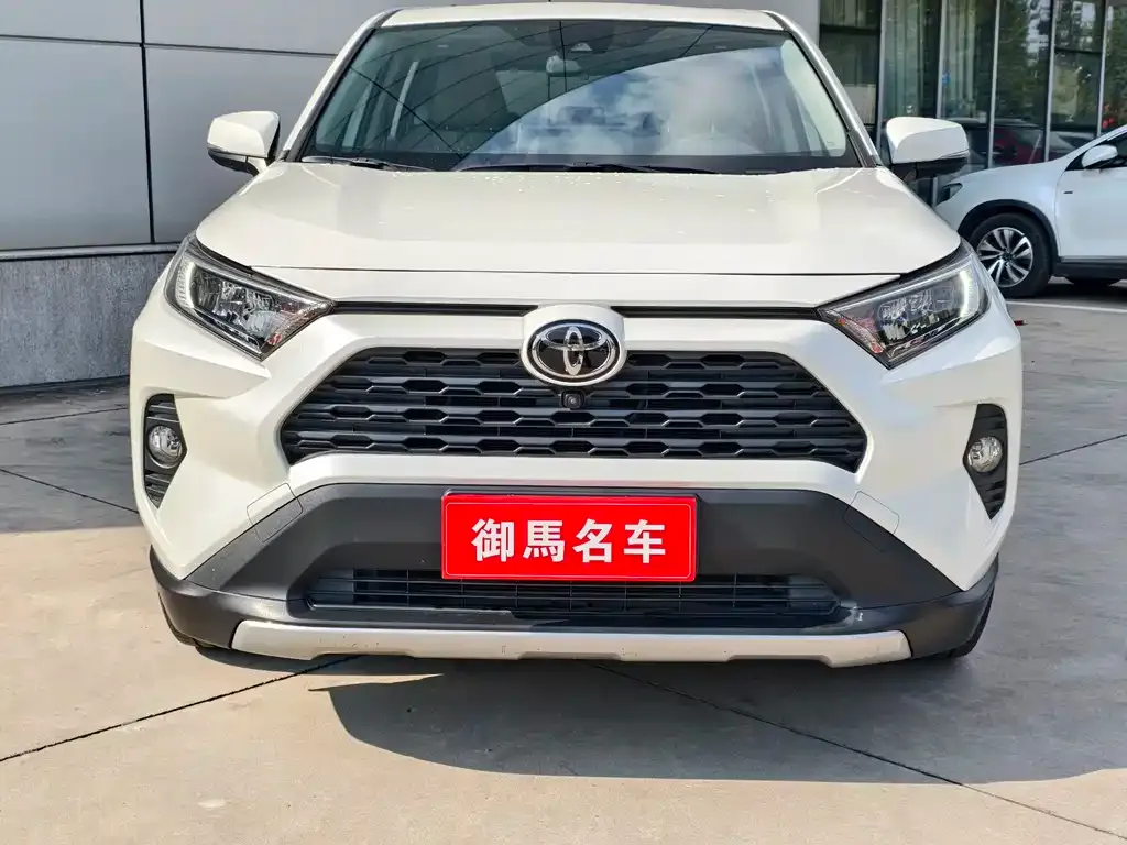 Toyota RAV4 — фото 8