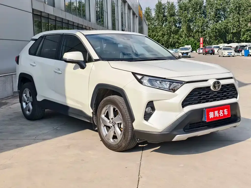 Toyota RAV4 — фото 9