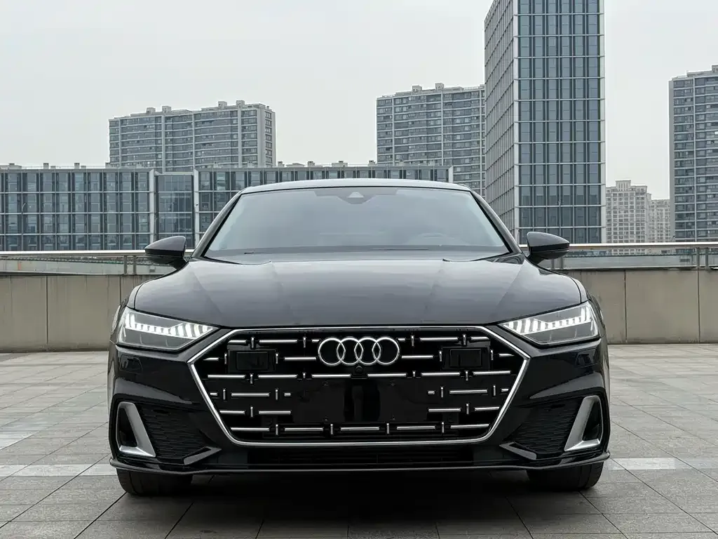 Audi A7L — фото 1
