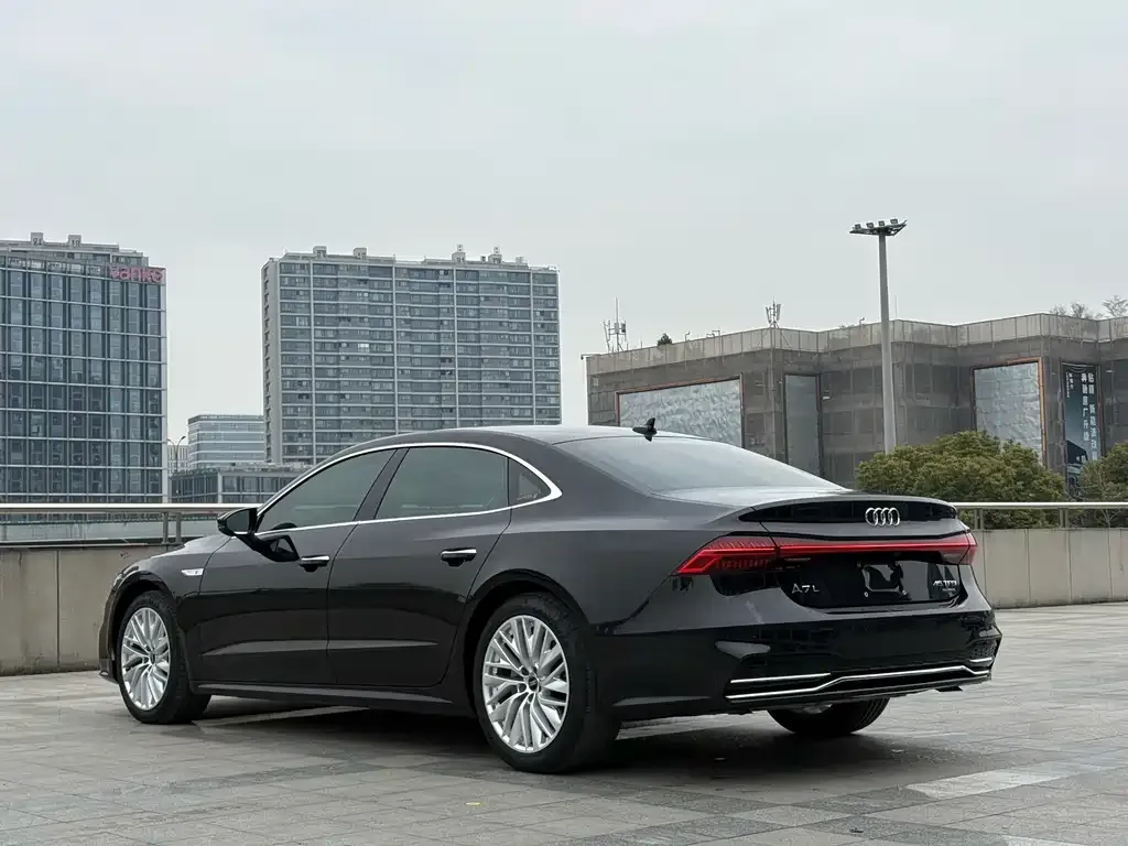 Audi A7L — фото 2