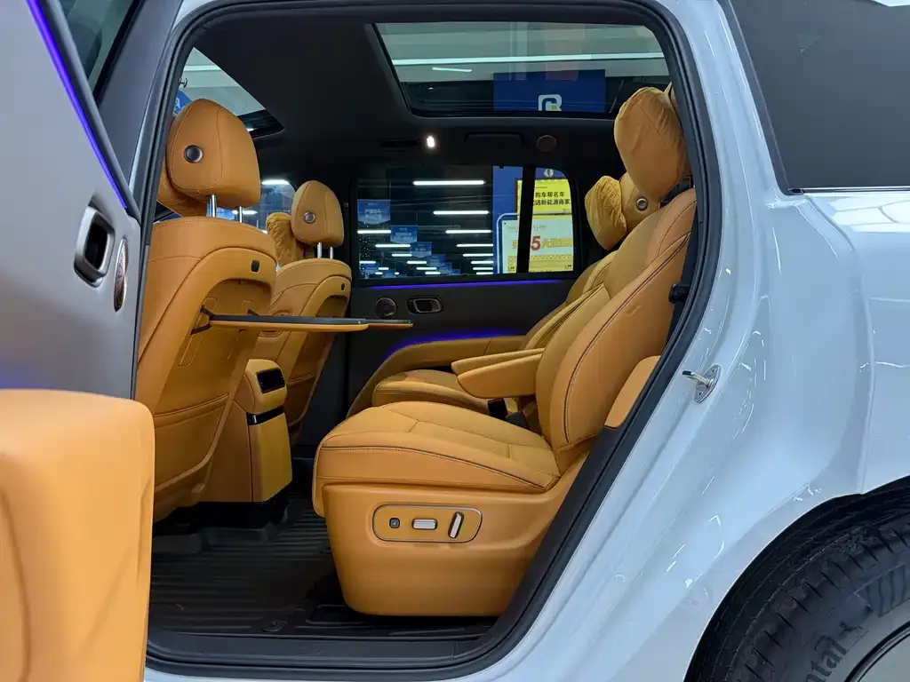 Li Auto i8 — фото 6