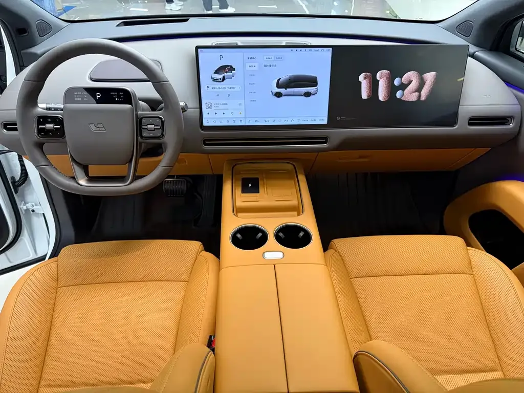 Li Auto i8 — фото 7