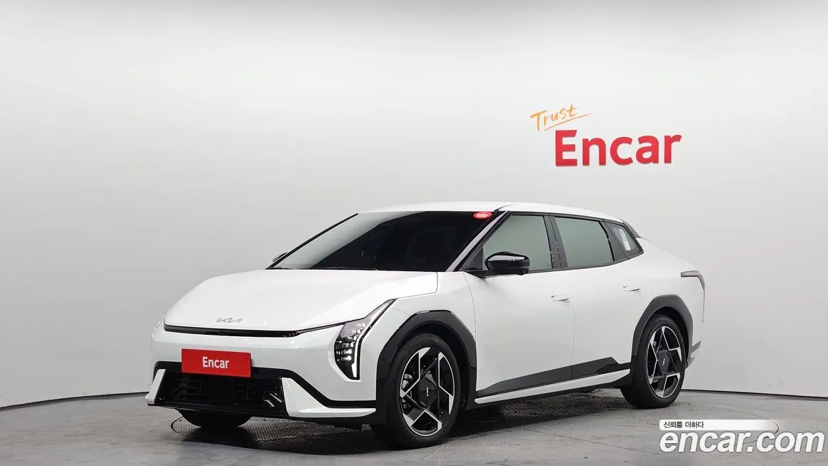 Kia EV4 — фото 1